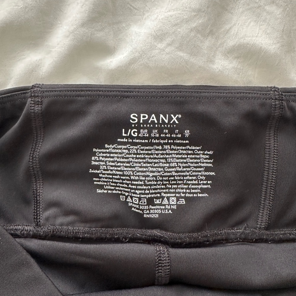 SPANX Black Women's Athletic Shorts - Picture 5 of 6